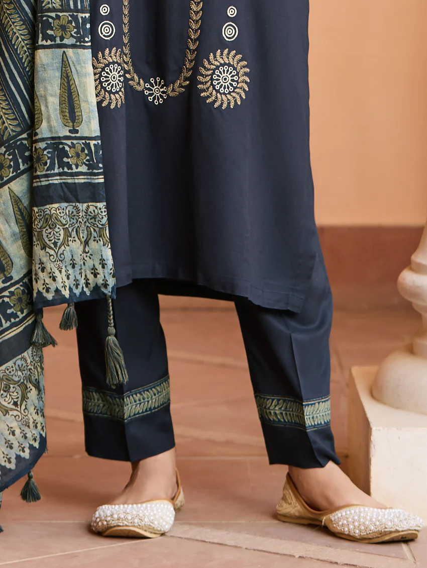 Embroidered Suit Set - Image 3