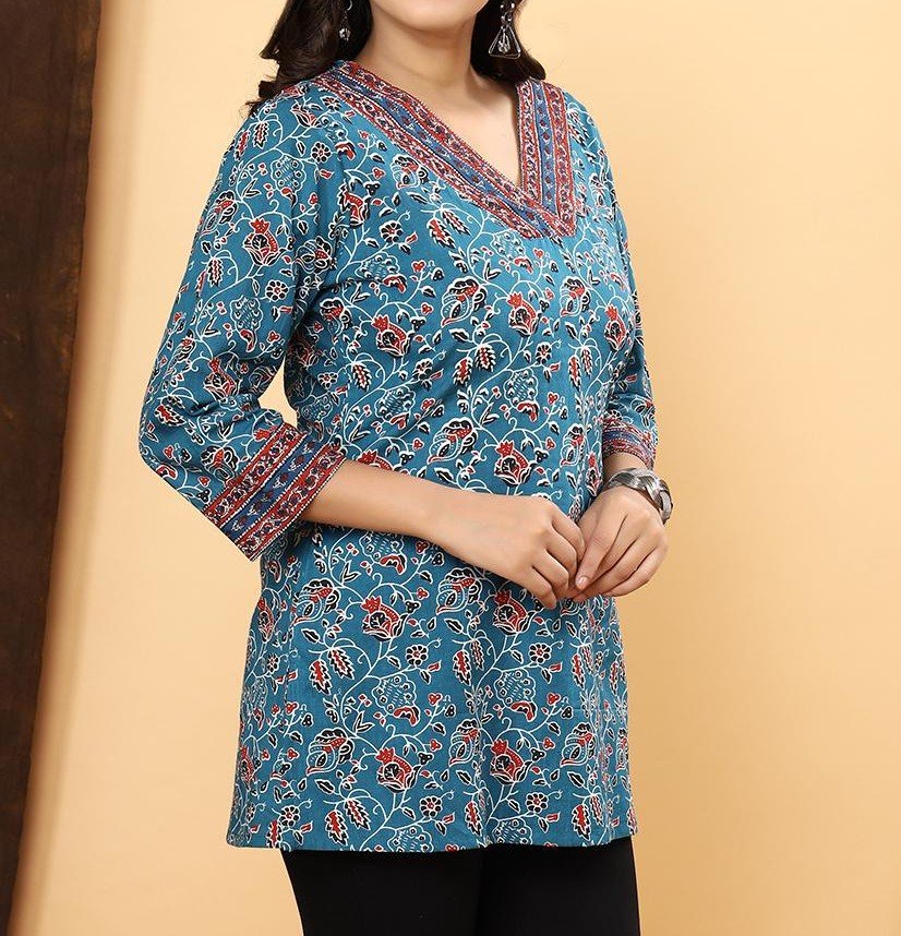 Printed Floral Blue Kurti - Image 2